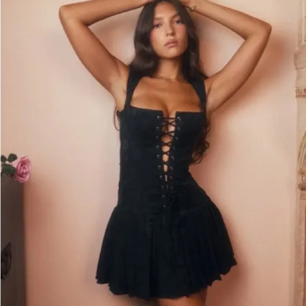 House of CB ‘Talia’ Black Pleated Mini Dress NWOT - Picture 10 of 14